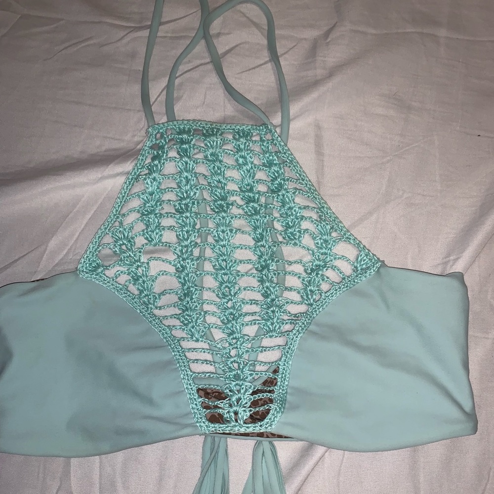 Acacia top